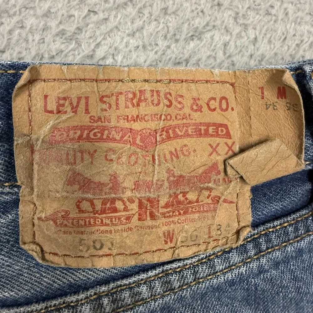 Levis 501 Jeans Mens 35x30 Blue Medium Wash‎ Straight Leg Button Fly Distressed